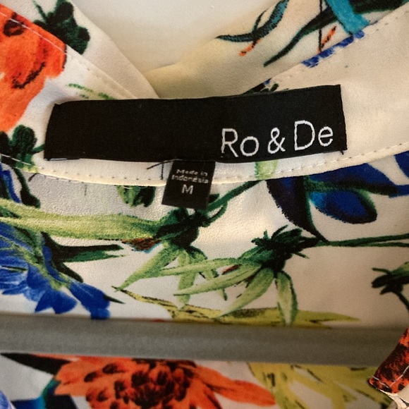 Ro & De Medium women’s blouse, button up, silky. Worn once, EUC - Picture 2 of 4